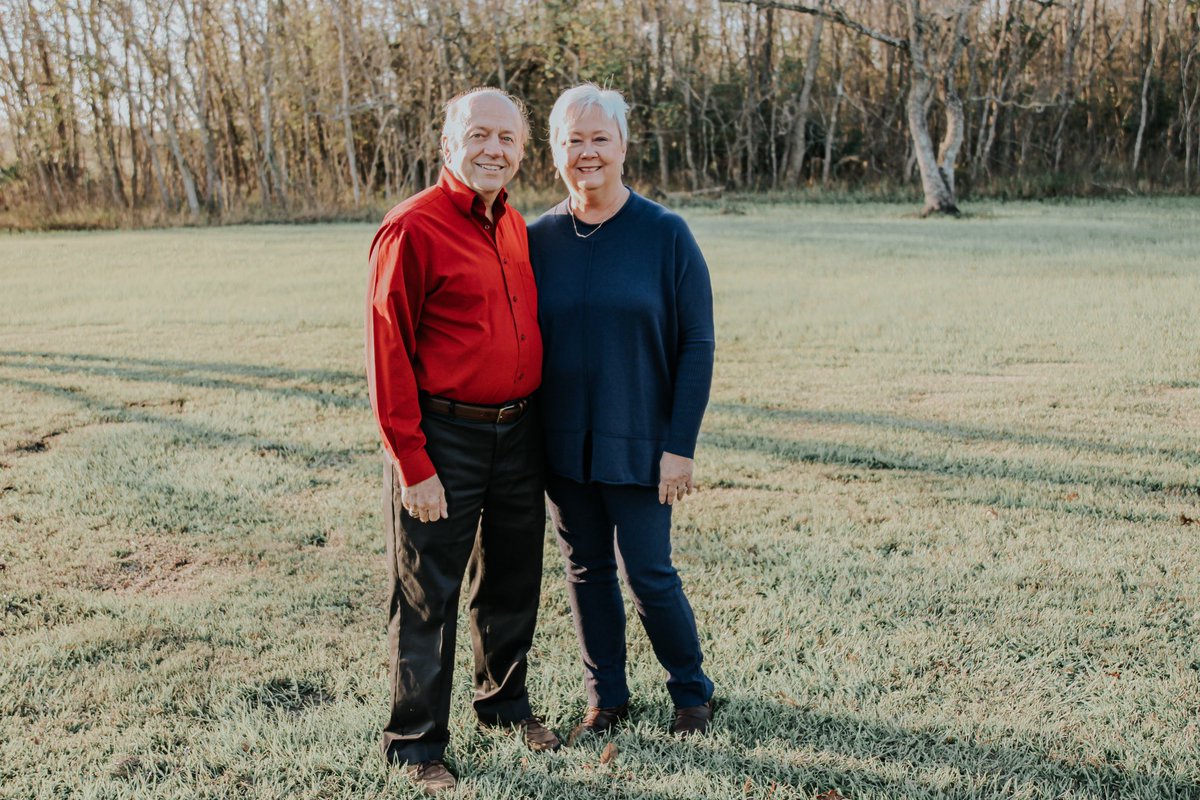 TaylorHuntPhoto's tweet photo. Another beautiful Holiday Family Photoshoot ❤️💚 

• #photography #canonphotography #canon #Winter #December #holidayminisessions #holidayphotoshoot #bookwithme #familyphotoshoot #photographer https://t.co/nBqrcbGcP7