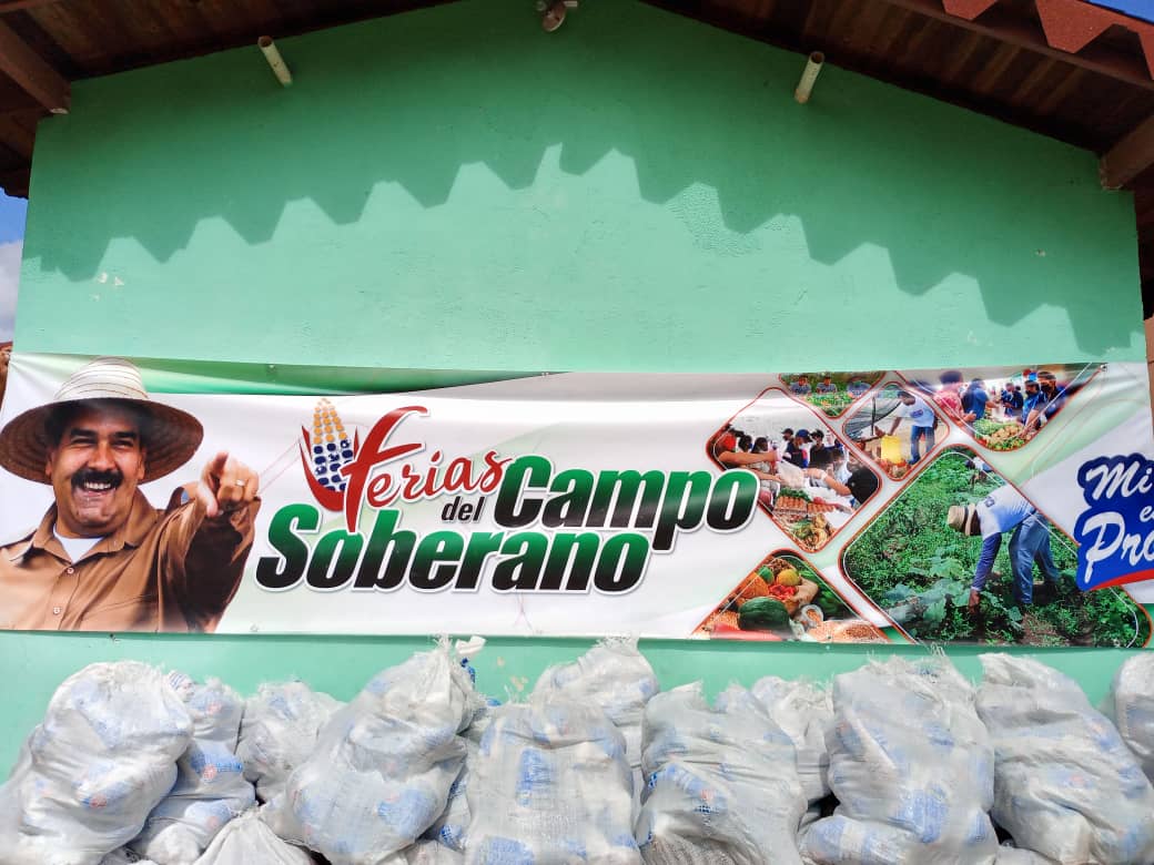 PDVAL_OFICIAL's tweet photo. 🌽#NotiMinppal🌽

 La #MisiónAlimentación continúa su despliegue en el estado #Guárico, donde se efectuó la entrega de más de 17 toneladas de proteína animal en 3 Bases de Misiones Socialistas (BMS).

Infórmate aquí 
👇👇👇
https://t.co/DbR13n0qgR https://t.co/FurhaNscXF
