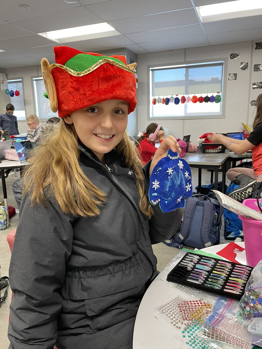 SeanRousselle's tweet photo. This Christmas tradition continues and it gets better every year! Great work Grade 5s! @StJeromeOCSB #JERPride #Christmas https://t.co/nnQtwVqE67