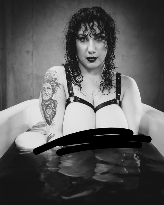 Tell me something good... #boudoir #curvy #blackandwhitephotography #blackandwhite #bbw #ThickGirls  @drwnvrslphoto<a href="/tag/boudoir"class="tags">#boudoir</a><a href="/tag/curvy"class="tags">#curvy</a><a href="/tag/blackandwhitephotography"class="tags">#blackandwhitephotography</a><a href="/tag/blackandwhite"class="tags"><span>#blackandwhite</span></a><a href="/tag/thickgirls"class="tags"><span>#thickgirls</span></a><a href="/tag/bbw"class="tags"><span>#bbw</span></a>