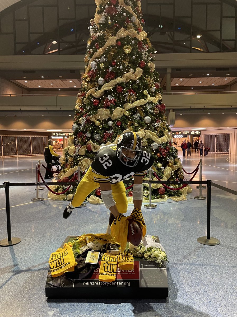 Traveling through the #Pittsburgh airport and the #FrancoHarris statue of the #ImmaculateReception is front and center. Very sad. RIP.