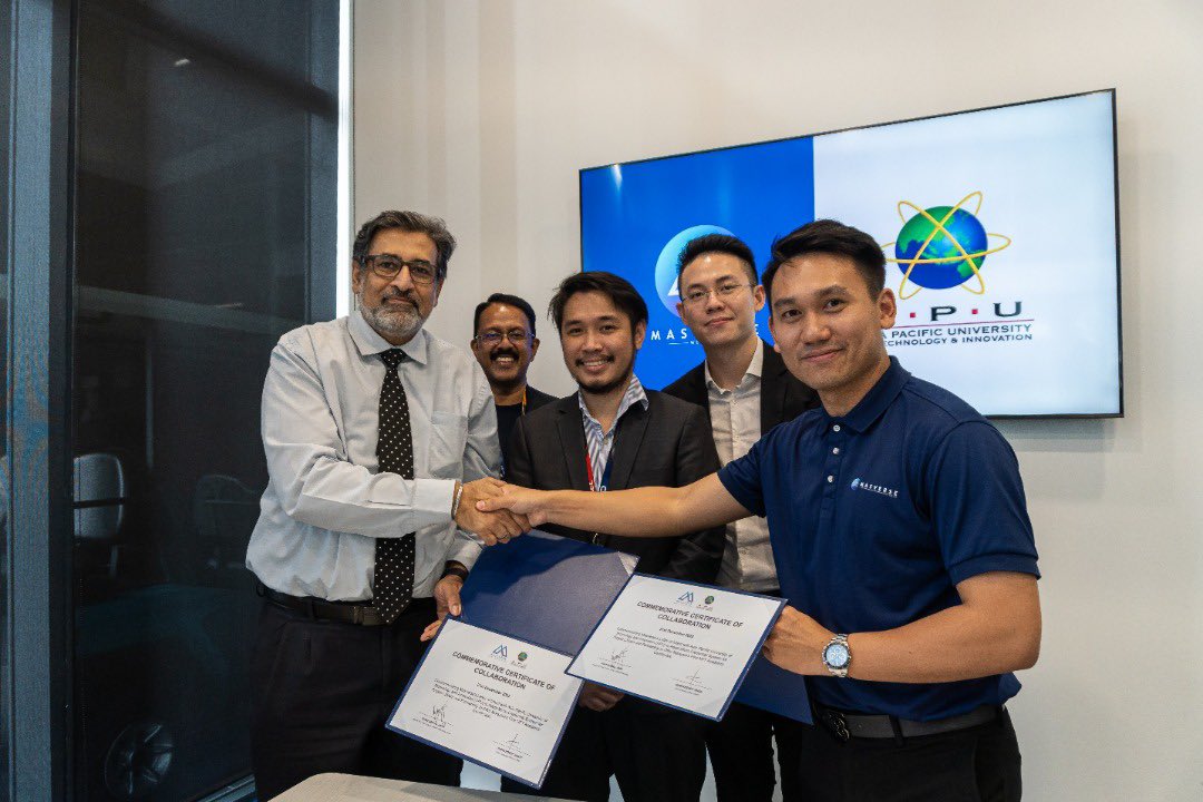 🤝Signing of Commemorating Masverse’s Letter of Intent with Asia Pacific University of Technology and Innovation (APU) to Adopt Micro-Credential System for Project L2Earn and Partnership to Offer Malaysia's First NFT Academic Certificates.
#nft #web3learning #malaysia #masverse