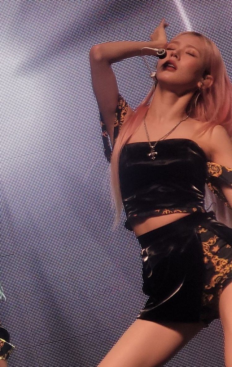 this picture… my god

#MIYEON #미연