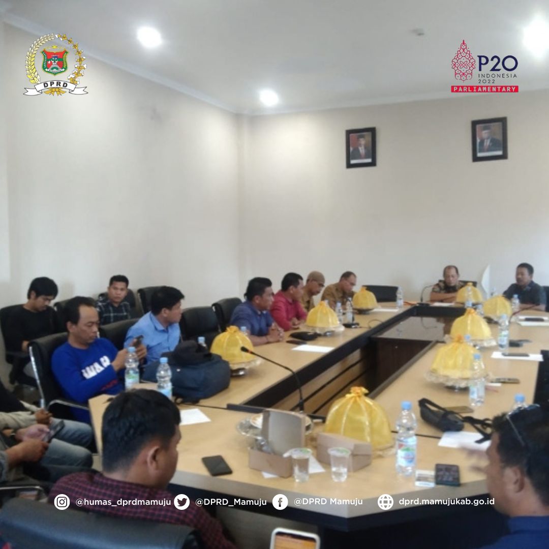 Rapat Dengar Pendapat di ruangan Penerimaan Aspirasi DPRD Kabupaten Mamuju, terkait Media Lokal yang tidak mendapat Anggaran Tahun 2023

Selasa, 20 Desember 2022
-Humas DPRD Mamuju-