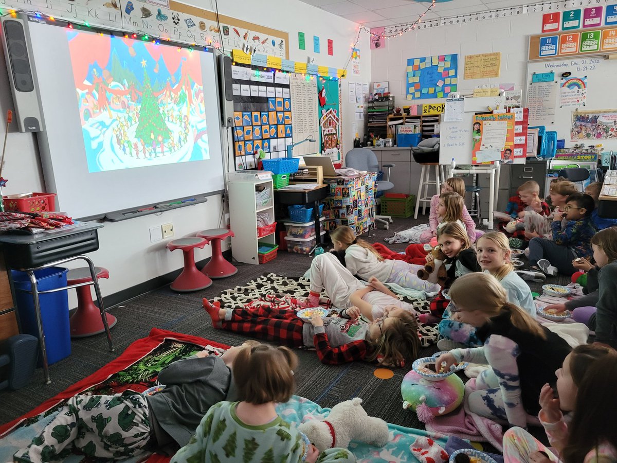 LauraPeckKM's tweet photo. Thanks @kmespta for providing all these goodies for our reward pajama and popcorn party! What a sweet way to celebrate! @KMElem #SweetReward #OurPTARocks https://t.co/P5jZoq9f51