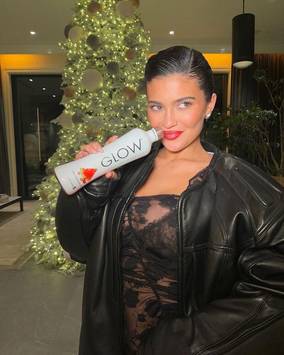 xkjenr's tweet photo. baby it’s cold @drinkglow #GlowPartner https://t.co/kMT5pNtnLG