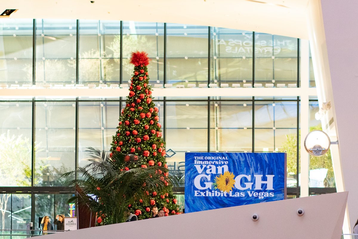 vangoghvegas's tweet photo. It's beginning to look a lot like Christmas! 🎄🎶

Check out the holiday decor @CrystalsLV &amp; here at Lighthouse ArtSpace #LasVegas before seeing The #ImmersiveNutcracker: A Winter Miracle! We have select showtimes on Christmas Eve &amp; Christmas Day. ❄️🩰

🎟 https://t.co/bJzsUGUGzH https://t.co/vu1yvyNPll