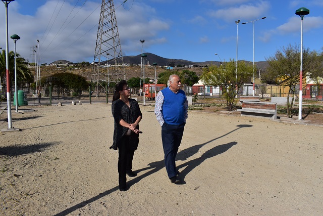 Vecinos de Villa El Romero trabajan para recuperar espacios públicos ➡ periodicolacompania.cl/?p=3218