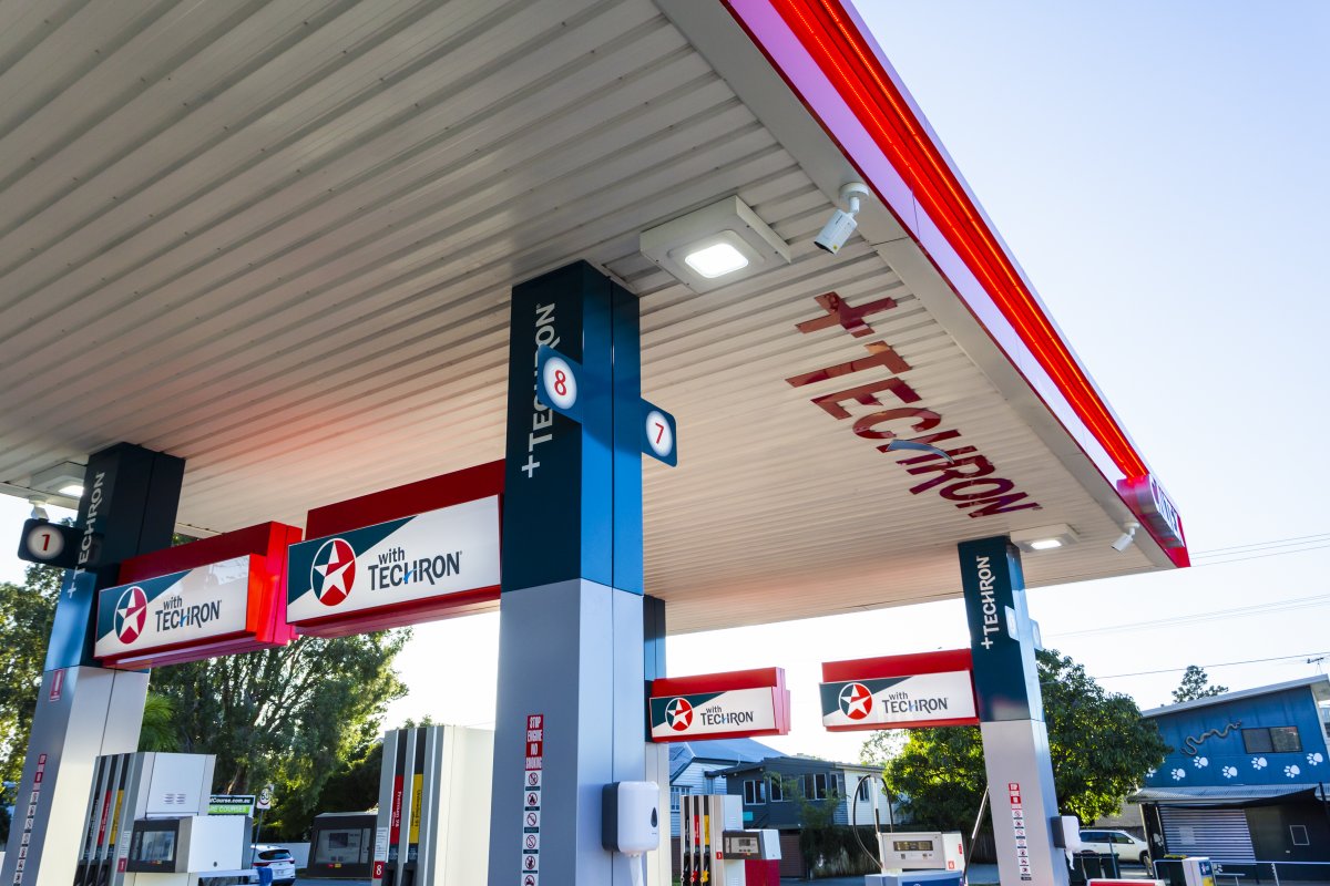 At the all-new Caltex, we've made the cleaning power of Techron® available in all our grades of petrol and diesel.
Caltex with Techron® is proven to clean vital engine parts effectively, helping your engine burn fuel more efficiently, making your journeys more economical for you.