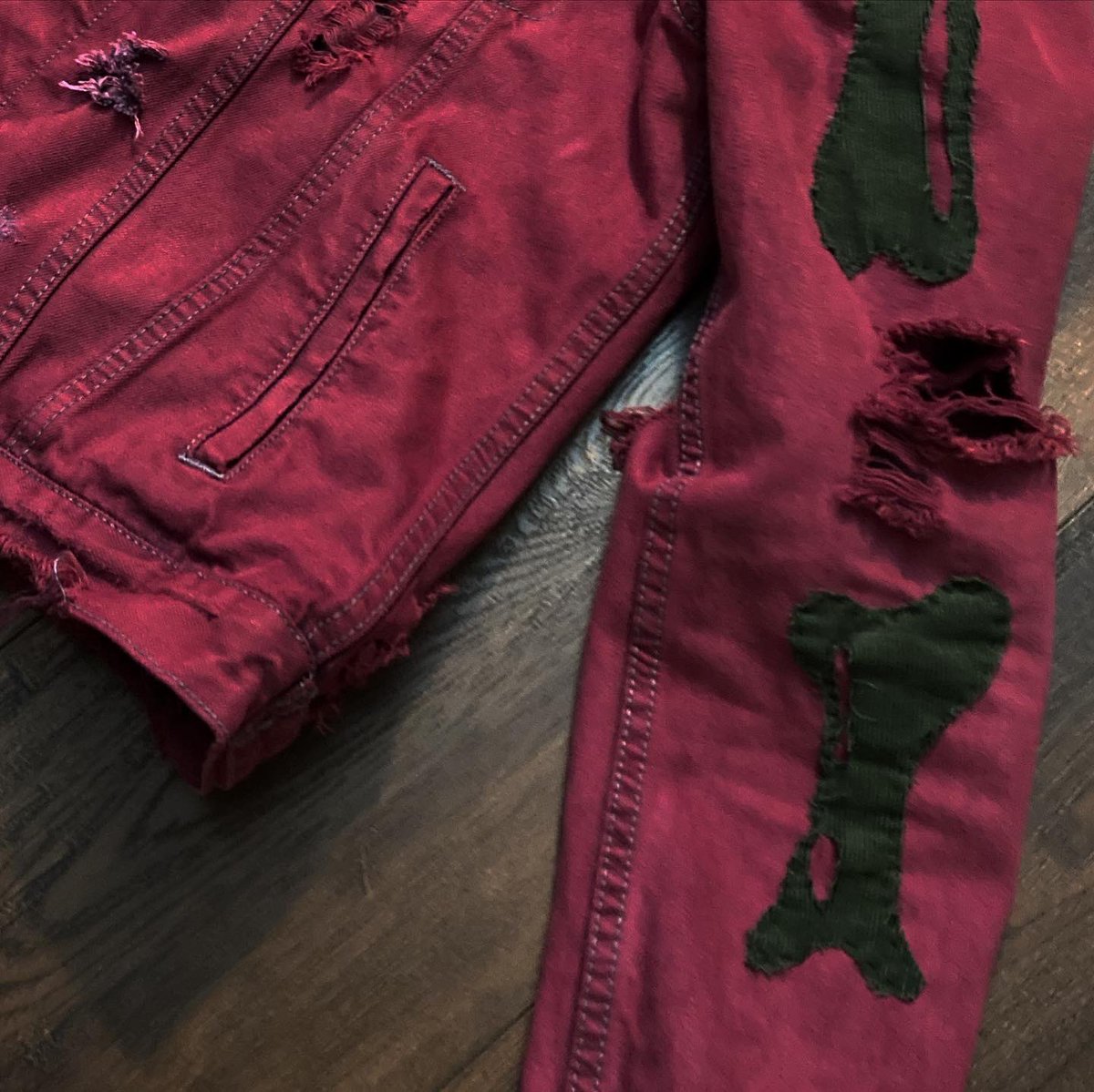 roadlessstudios's tweet photo. custom denim jacket 🔥🧟💔✂️ #skeletonbones https://t.co/OwDb2Z67Rt