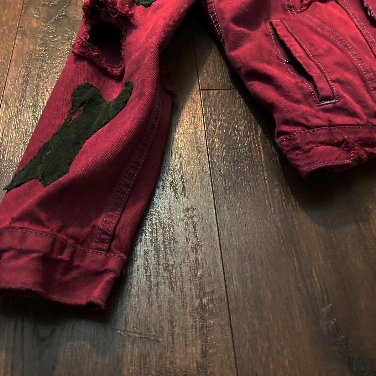 roadlessstudios's tweet photo. custom denim jacket 🔥🧟💔✂️ #skeletonbones https://t.co/OwDb2Z67Rt