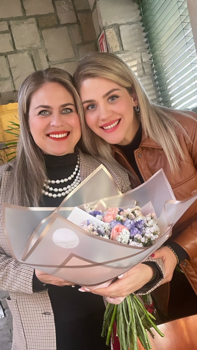 daarylac's tweet photo. Celebrando la vida de mi mami hermosa.♥️
@luceritoacosta https://t.co/jUKWkchgyY