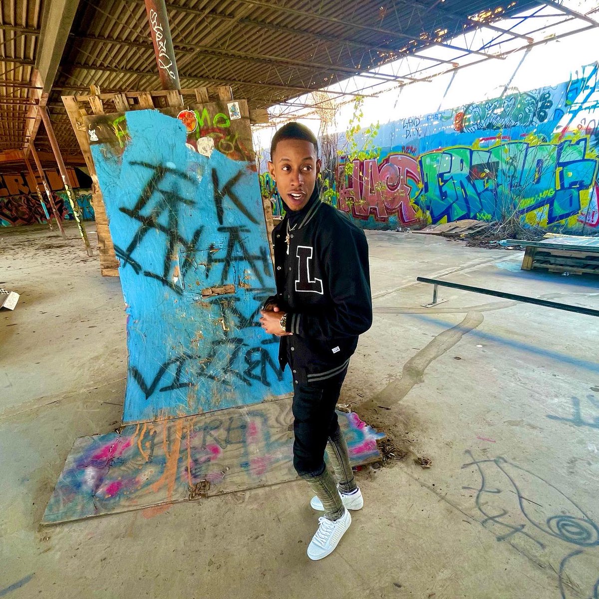 IKidyFresh's tweet photo. “ The umbrella for the rain and all the pain that we been through.☂️💦☔️”

I want to Thank Everyone for the birthday wishes and just the thought of acknowledgment of me on today.♐️🎊🎉😎

Thanks again💜💦☔️

S H O P🌐L a j e B a n n a ☔️

Billionaire Business ©️

ℓ.βسىهفه https://t.co/tw5mM0G76q