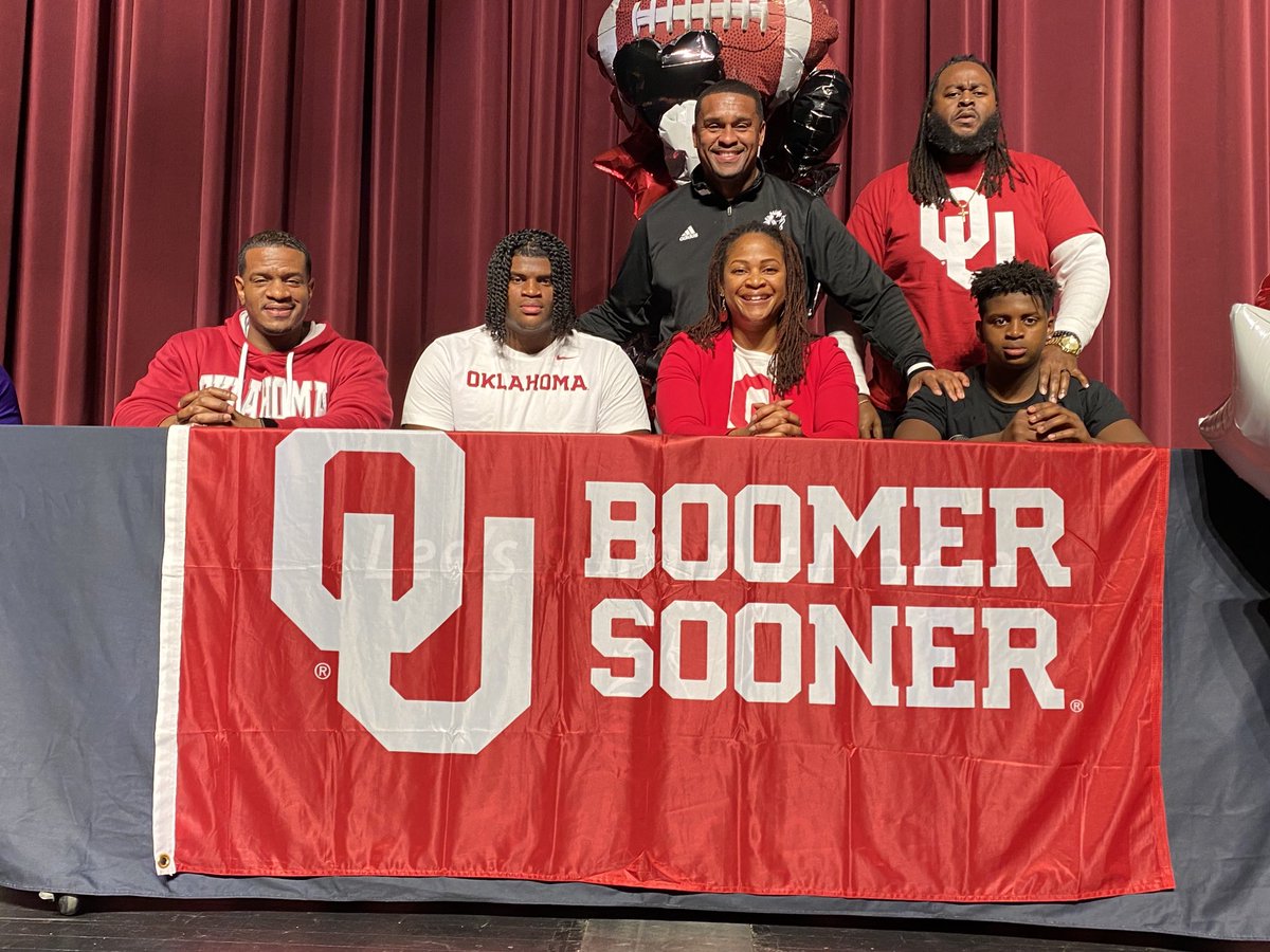 Congratulations to ⁦<a href="/CaydenGreen3/">Cayden Green</a>⁩ who signed with ⁦<a href="/OU_Football/">Oklahoma Football</a>⁩