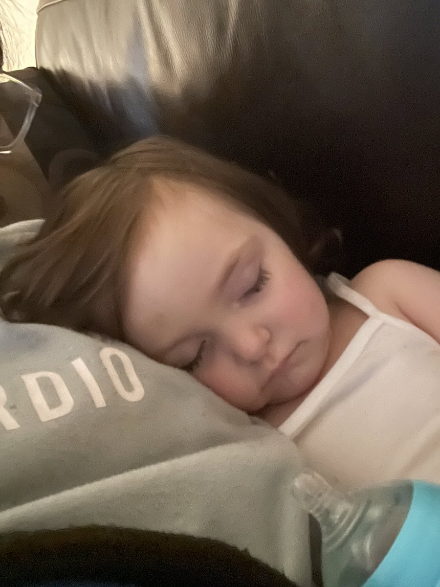 cmosher31's tweet photo. Thank you @timthetatman for singing waffles are better than pancakes it may be our new lullaby 😂 but for real watch Tim calms this girl down and gets her to sleep much appreciated 👌🏻❤️ https://t.co/JproCF0s7o
