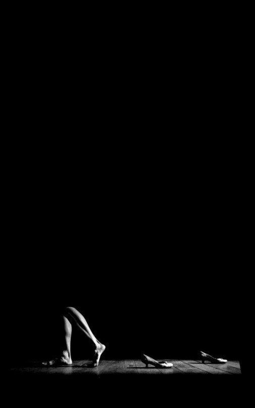 .

1az sevilir 1az da özlenirmiş insan.
Arada hali hatrıda sorulurmuş, 
Bin kere ağlar,
Bir kere ölür,
Ama en çokta;
1 köşede unutulurmuş insan...

#Geceye 🌙