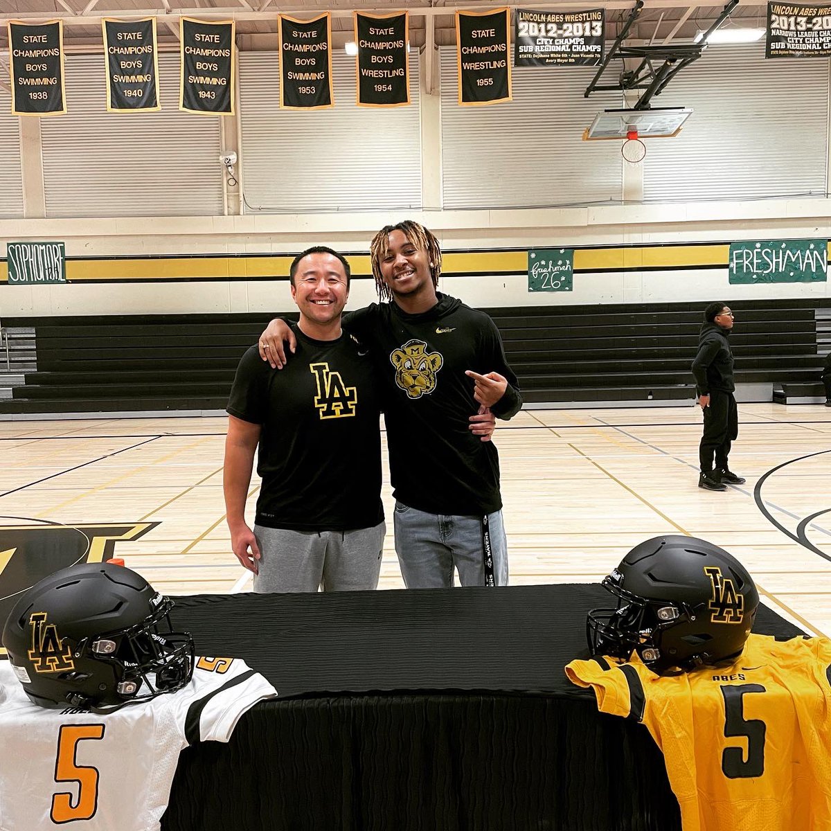 Lincoln Football Boosters 🎩 tweet media