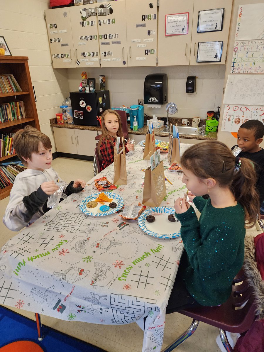 SkowrStem's tweet photo. I love celebrating with these sweet kiddos! #HolidayParty #1MoreDay #ClarkCreekSTEM https://t.co/sDDAoYePX0