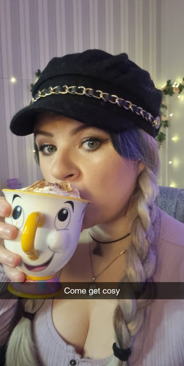 LisaParaNorma's tweet photo. Grab a hot chocolate and get cosy and let's talk about our mental health around the holidays 💜🥰😊

https://t.co/KHUuLmg5Sm https://t.co/v3jTbTGvHY