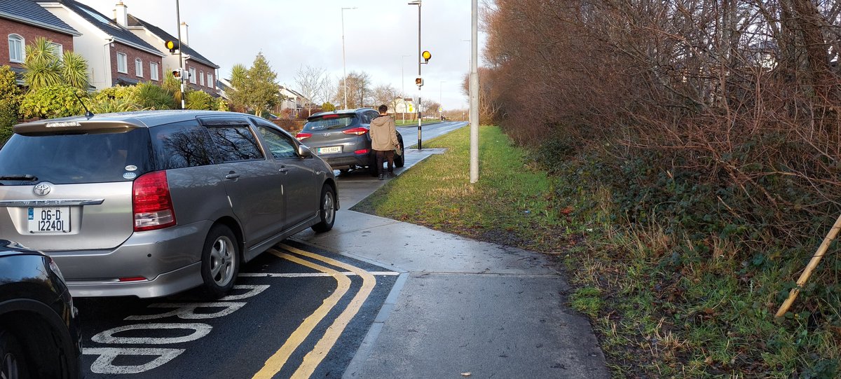 cosaingalway's tweet photo. "Drop-off area" #WorkingAsDesigned https://t.co/DjexOMtLq4