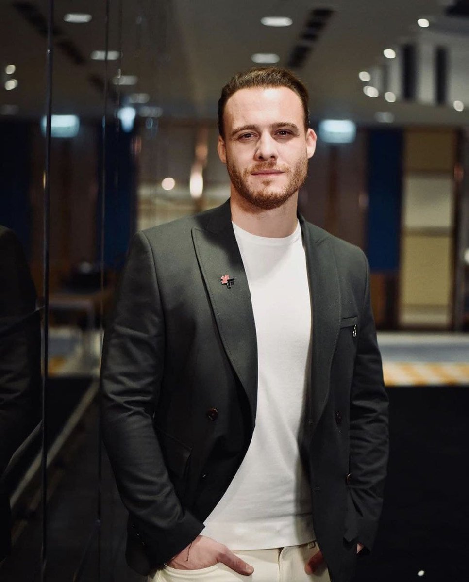 thebursinvoting's tweet photo. LAST HOURS TO VOTE ON SOCIAL MEDIA! 🚨

APP
Android: https://t.co/etHg05XywW
IOS: https://t.co/Bwol2t7nlO

WEB
https://t.co/w39d0SwqMZ

Reply with:

I vote #KEREMBÜRSIN for Asian Celebrity of the Year #ACOTY2022 #NETIZENSREPORT #ACOTY2022KEREMBÜRSIN @thenreport 

🎯 300 replies https://t.co/ezWIwCokq4