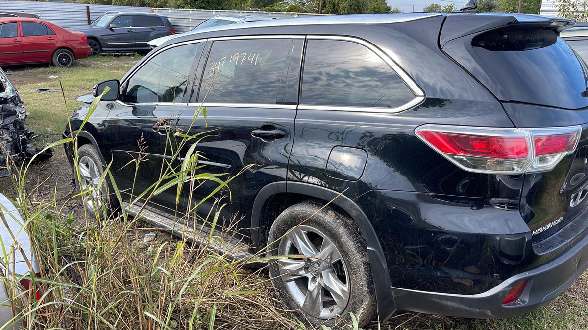 MinkailAutosLtd's tweet photo. 2015 Toyota Highlander Limited Edition (#SaveSomeMore) https://t.co/haa01mXBA7