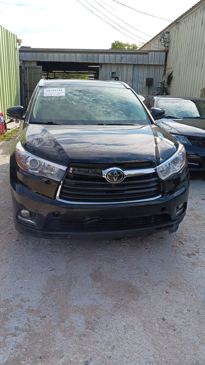 MinkailAutosLtd's tweet photo. 2015 Toyota Highlander Limited Edition (#SaveSomeMore) https://t.co/haa01mXBA7