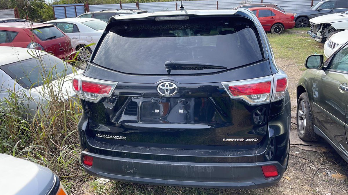 MinkailAutosLtd's tweet photo. 2015 Toyota Highlander Limited Edition (#SaveSomeMore) https://t.co/haa01mXBA7