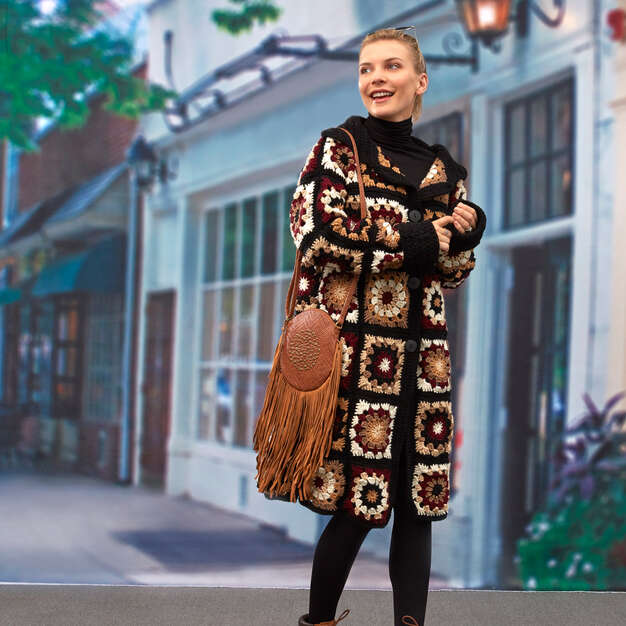 Inspired by a designer coat that was priced at over a thousand dollars! 🤯 yarnspirations.com/red-heart-coat… #crochet #freecrochetpatterns #designercrochet #crochetfashion #yarnspo