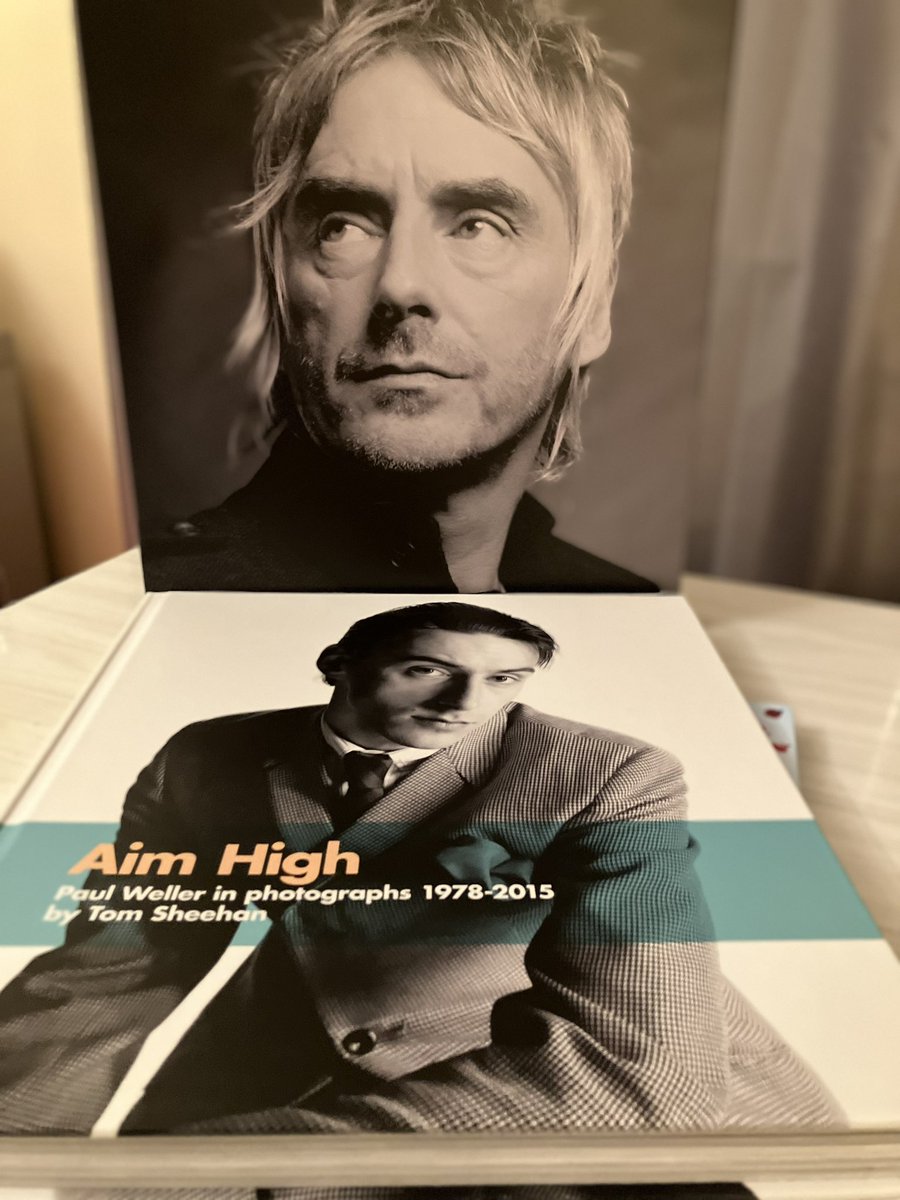 unseenfacts108's tweet photo. TV is so boringโฆtime to chill with a book. The Jam were my first band as a kid, Tom Sheehanโs photography is brilliant. #tomsheehan #paulweller #thejam #thestylecouncil https://t.co/cUXeJPS3CJ