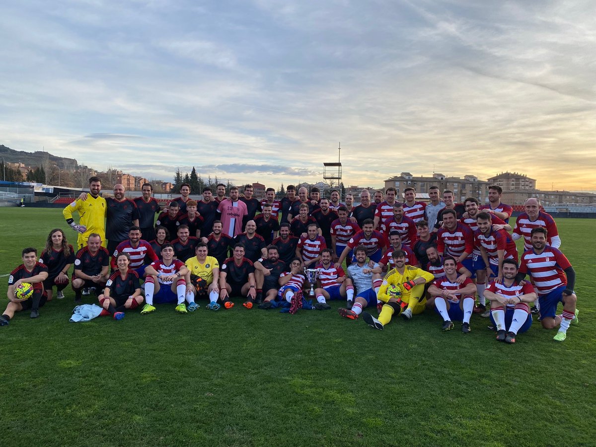Gracias!!! <a href="/GranadaCF/">Granada CF ❤️⚪️</a> <a href="/DarGueDia/">Darío Guerrero</a> <a href="/arcodegranada/">ElArcoDeGranada</a>