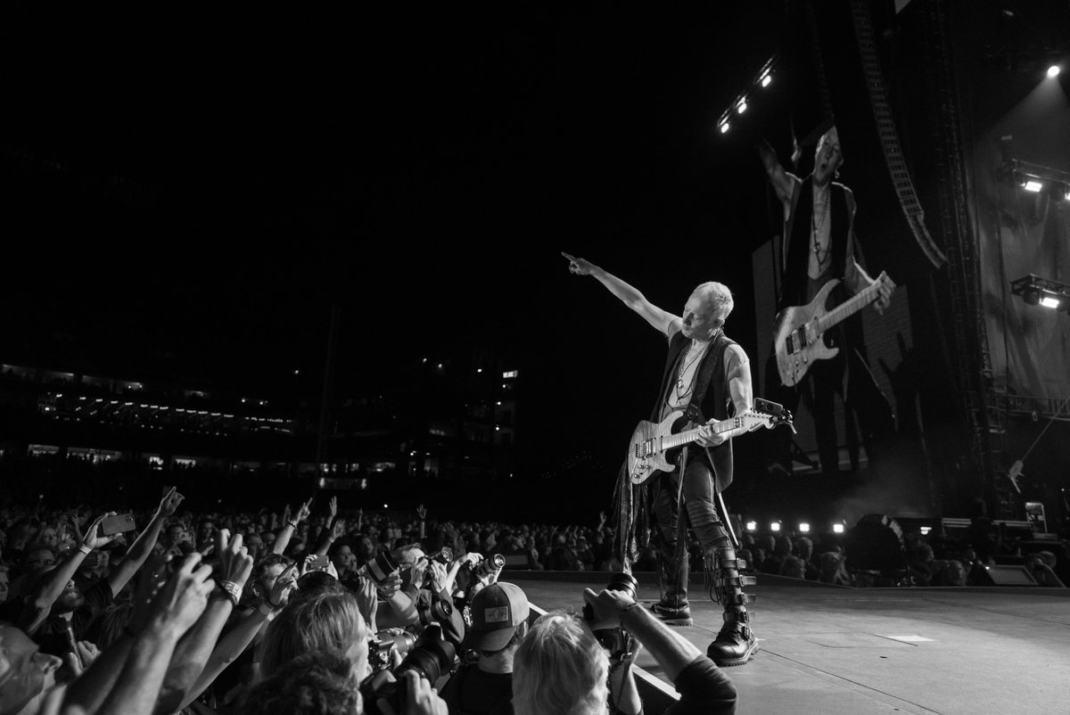 Def Leppard tweet media