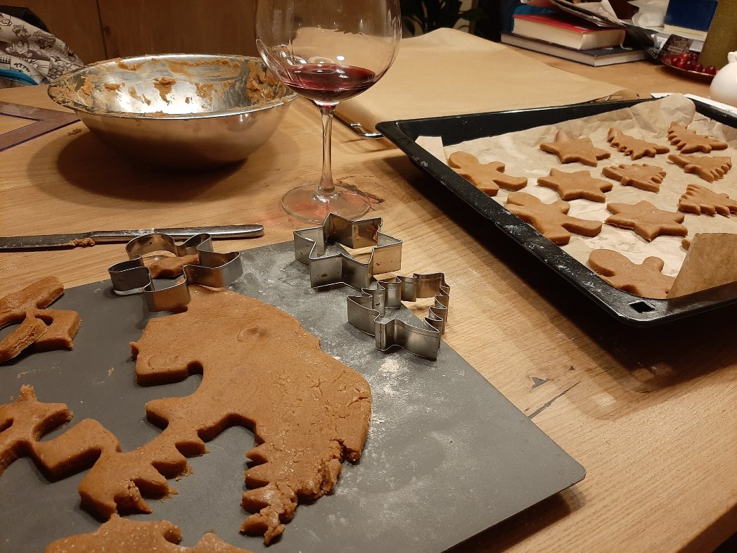 Kerst-traditie: 'Ik wil naar bed maar het kan niet want de hapjes voor het kerstdiner op school zijn nog niet af' 😒