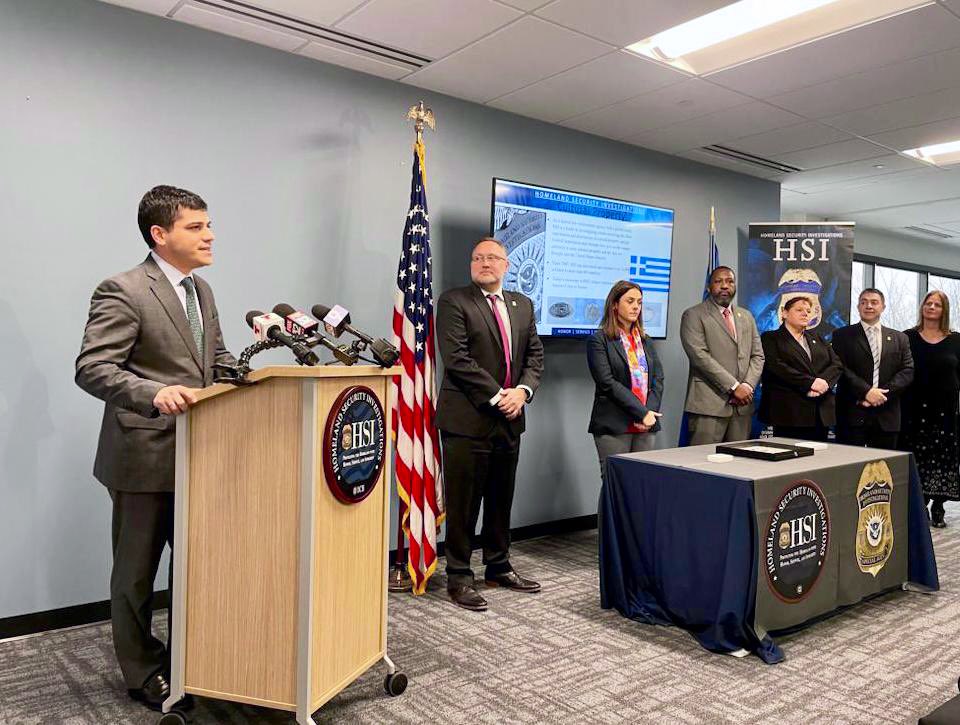 GreeceInChicago's tweet photo. Thanks to @HSIChicago diligence and dedication in tracking illicit antiquities, the largest repatriation of ancient coins to Greece was made possible today. We are welcoming 21 coins back home, where they belong 🇬🇷🇺🇸

#AncientGreece #culture #Greece #CulturalHeritage @cultureGR https://t.co/WVavftC7YI