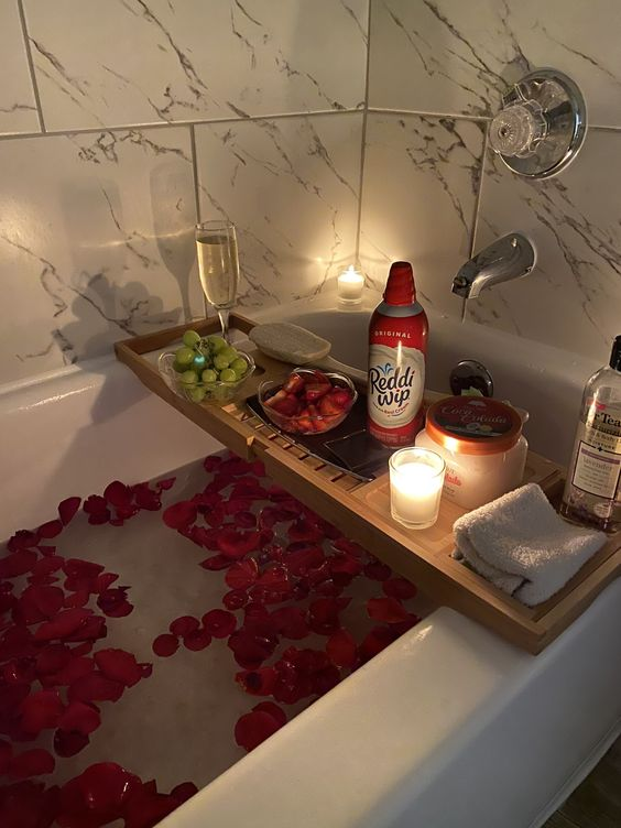 untitledallure's tweet photo. self-care night 🥂🌹 https://t.co/dpzyhjkMKe
