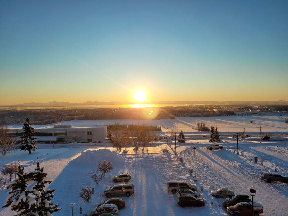 The sun has reached its zenith on the shortest day of the year, only 2 degrees above the horizon. Solar noon also happened to occur within a minute of the exact timing of the astronomical solstice, quite a rare event.
#akwx #Solstice