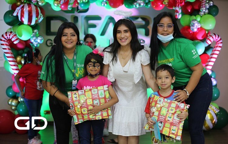 GrupoDIFARE's tweet photo. De la mano de nuestros #VoluntariosGD realizamos agasajos en las ciudades de Guayaquil y  Portoviejo.

En Guayaquil, compartimos una fiesta navideña con los niños, niñas y adolescentes de @AsonicGuayaqui En Portoviejo llevaron alegría a @Hogardebelen ⭐️🎅🤶

#NavidadGD #PielGD https://t.co/MGSOAKZLBf