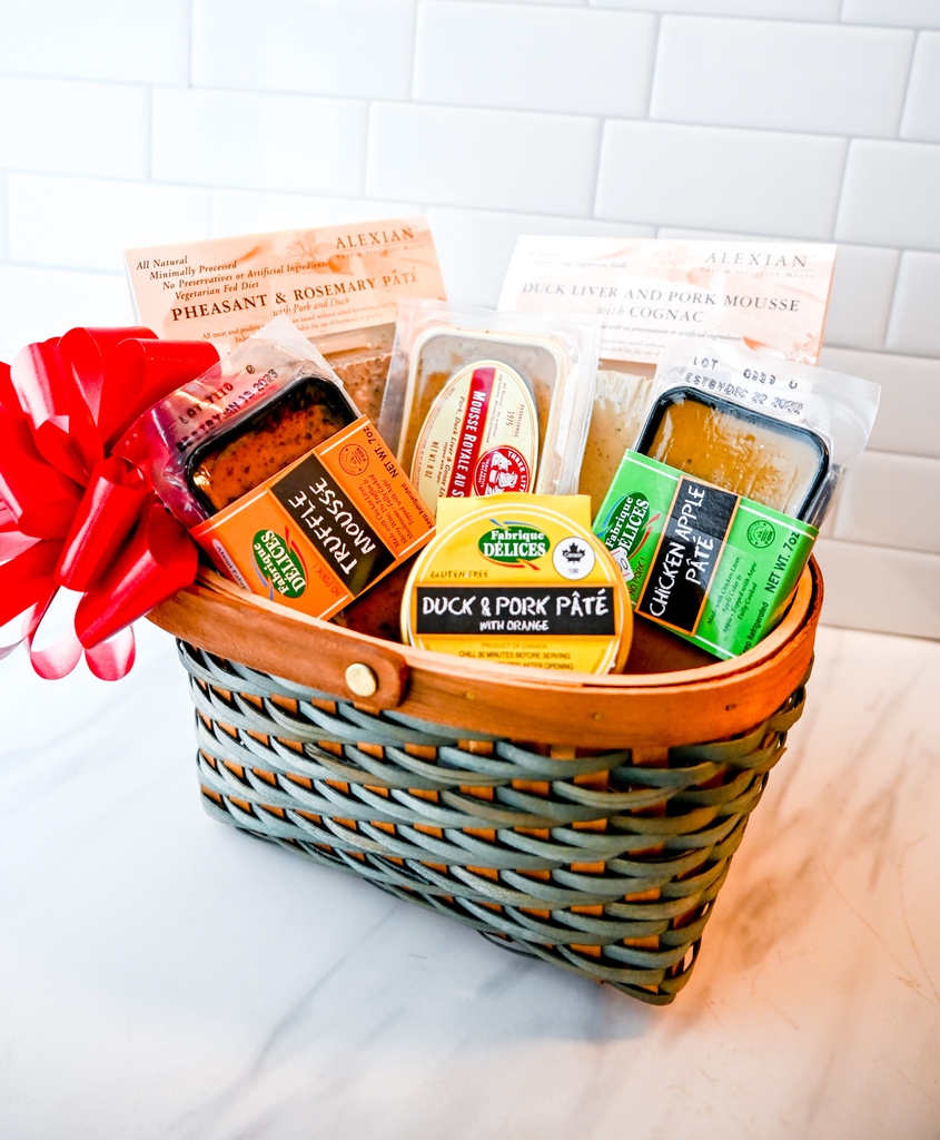 It's the most wonderful time of the year! 🎄🎁 We have a delicious selection of Pâté and Mousse for all your holiday parties this season.