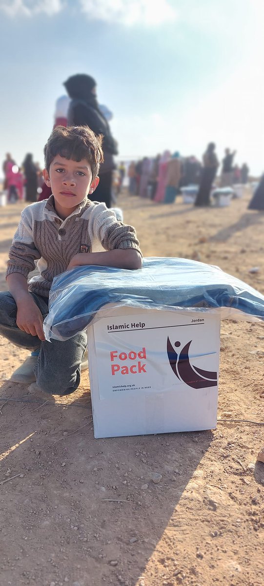 IslamicHelp's tweet photo. Our UK and Jordan office staff today distributed 200 food packs, wood and blankets as part of a #winter distribution for #Syrianrefugees in #Jordan.
Please support our #emergencyappeal so we can make it a #winterwith for even more people in need.
https://t.co/oA6nOR33hq https://t.co/xix8S218pu