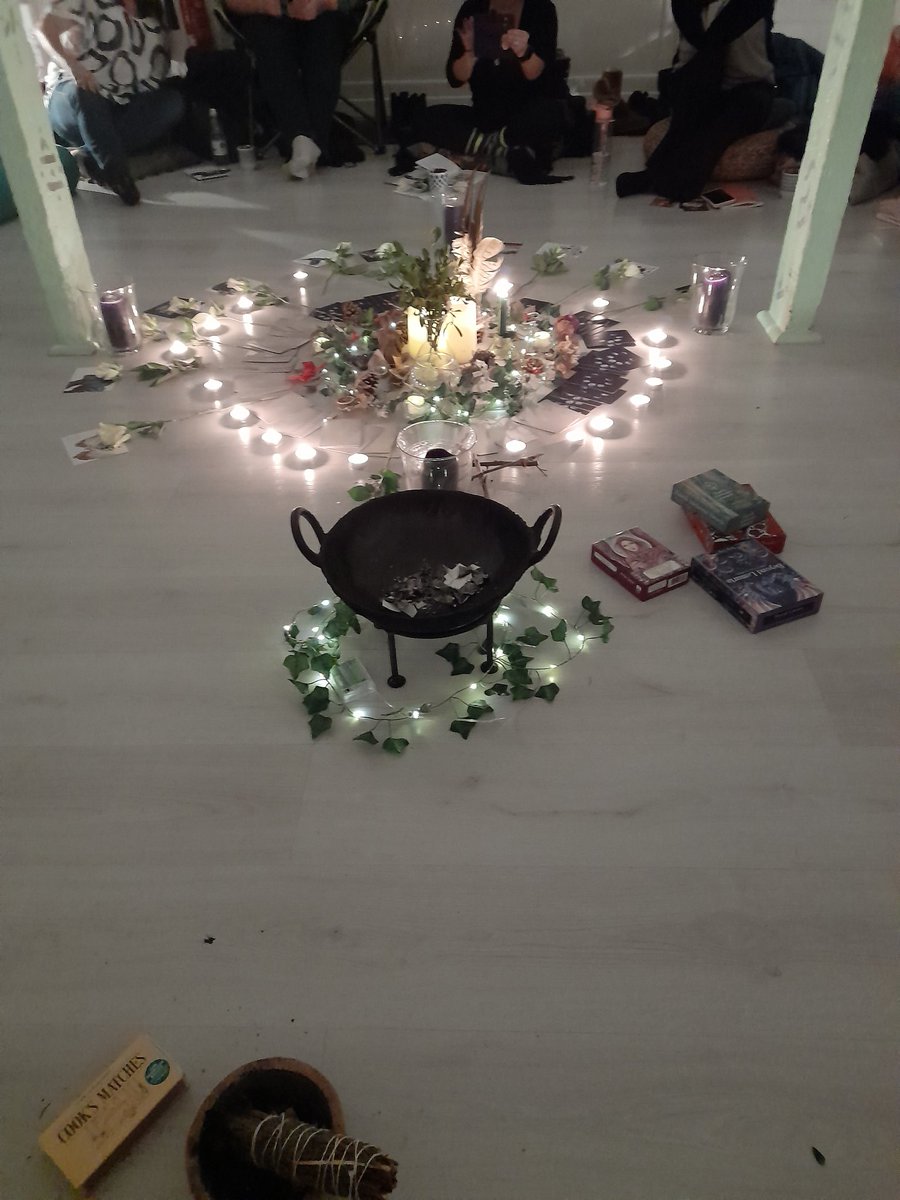 thisvale's tweet image. Wishing you all a magikal Winter Solstice and Yule! Welcoming in the end of the lunar calendar and the New Moon in Capricorn ♑