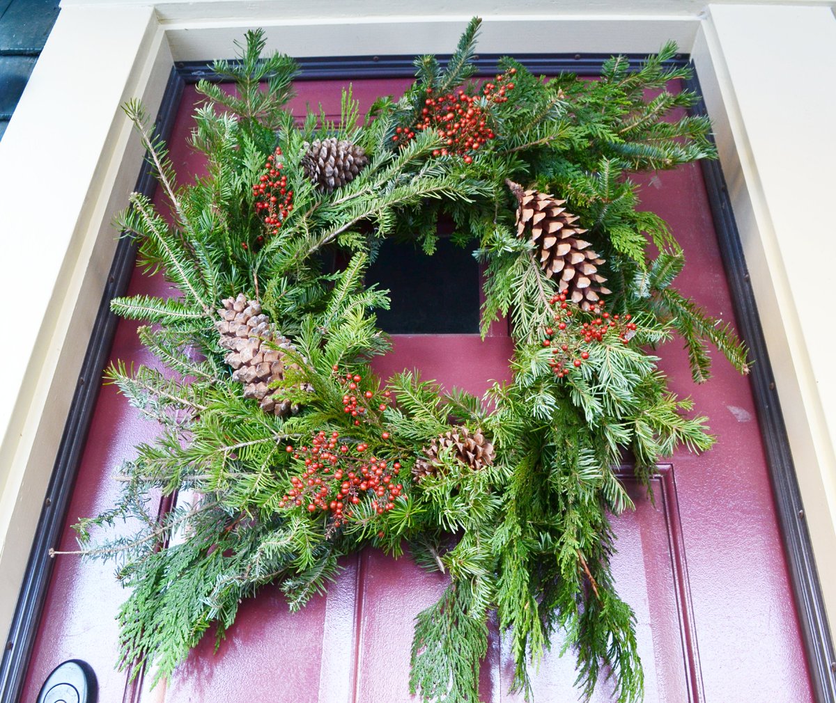 One of my favourite ways to bring nature home each winter is to make homemade wreaths for our family + neighbours, with evergreen boughs, cones and berries foraged from our local Christmas tree lot + front yard.
Just in time for #WinterSolstice this year.
#healthybynature