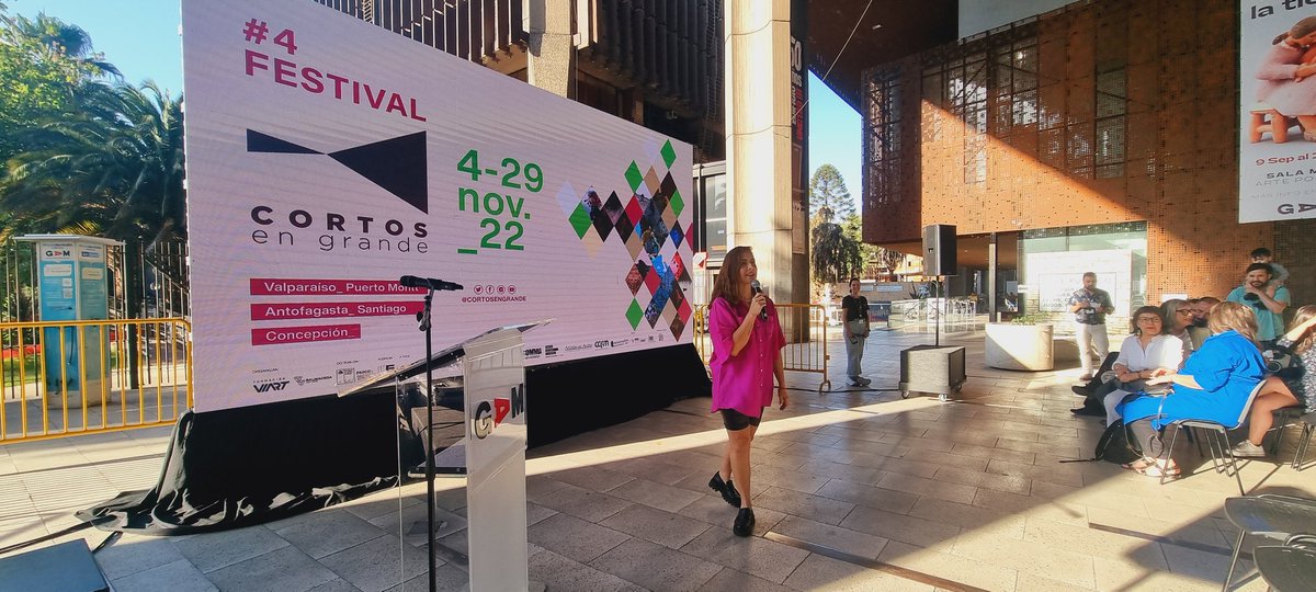 🔴 #CortosEnGrande el festival convocado por <a href="/balm_artejoven/">Balmaceda Arte Joven</a> tiene su premiación en GAM con la presencia de <a href="/SubseCulturas/">Subsecretaría de las Culturas y las Artes</a> <a href="/AGutierrezVas/">Andrea Gutiérrez Vásquez</a>, nuestro director <a href="/Fmella/">Felipe Mella Morales</a>; Pdte Directorio <a href="/TPeters_N/">Tomás Peters</a>; <a href="/loretobravof/">Loreto Bravo</a>, Dir. Balmaceda; <a href="/joshugil/">José Humberto Gil</a>, Dir. Cortos en grande y <a href="/ValdebenitoNata/">Natalia Valdebenito</a>