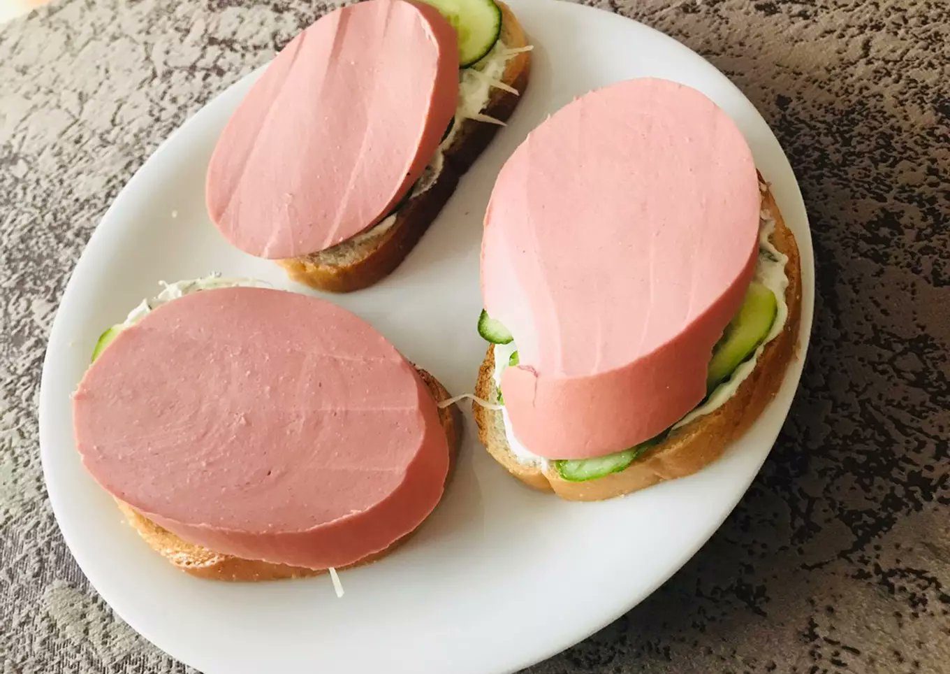 С колбасой