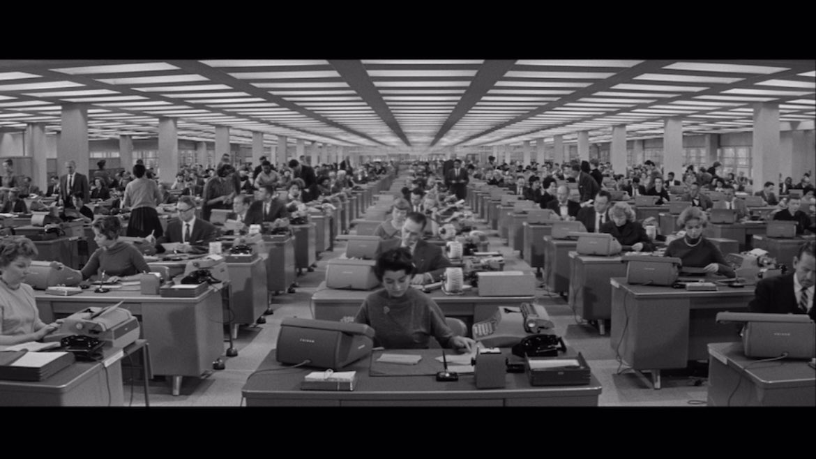 oddmoviemaster's tweet photo. INGESTIN’ NOW:
The Apartment (1960)
.
Dir: Billy Wilder
.
@ArrowFilmsVideo w/ an exceptional blu-ray
.
.
#TheApartment #BillyWilder #JackLemmon #ShirleyMacLaine #DarkComedy #Workplace #Infidelity #Funny #Melancholy #GreatCinematography #GreatWriting #GreatDirection #GreatActing https://t.co/fwMM4u3UxW
