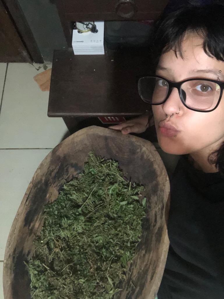 zeenaliac's tweet photo. to vendendo a grama da verdinha a #1real #brinks eh tudo meu https://t.co/UlHDJZBLIV