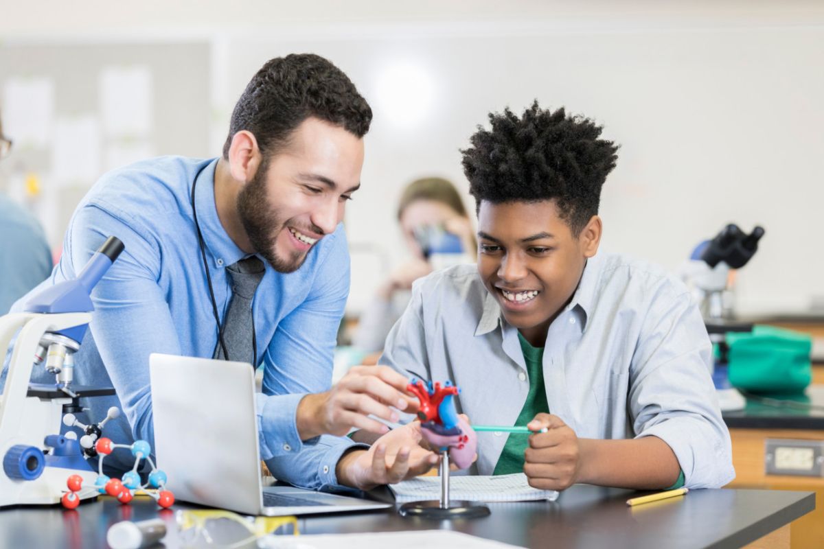techlearning's tweet photo. Best Science Lessons &amp; Activities https://t.co/BsU0GnCZX7 #science #STEM #teaching #teachertwitter #learning https://t.co/6BWIKtQq8W