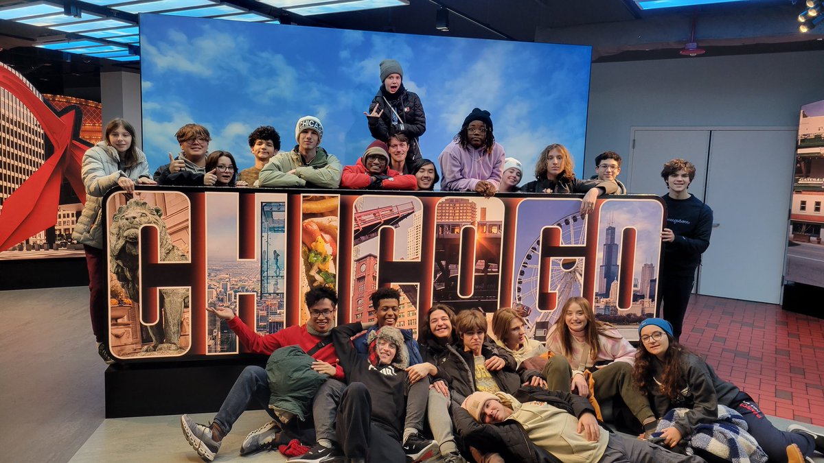 mo_in_tx's tweet photo. #SkydeckChicago #UPshow https://t.co/oVDcUj0IQa