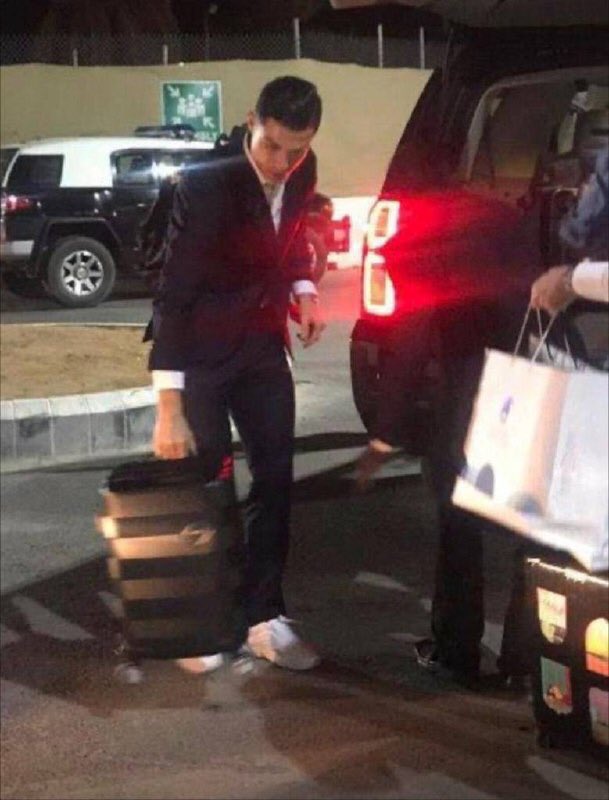 Analyst_Landi's tweet photo. 📸Cristiano Ronaldo arrived at Riyadh airport in Saudi Arabia not long ago. He is set to meet the leaders of Al-Nassr.🇸🇦 https://t.co/ZJeBm2Vaog