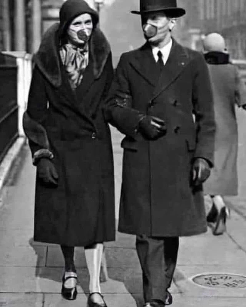 Imagina't haver nascut l’any 1900.
Quan tens 14 anys
Comença la Primera Guerra Mundial i acaba quan en tens 18 anys  amb 22 milions de morts.
Poc després, una pandèmia mundial
Una grip anomenada “espanyola”, mata 50 milions de persones.
Surts viu i lliure,
Tens 20 anys.