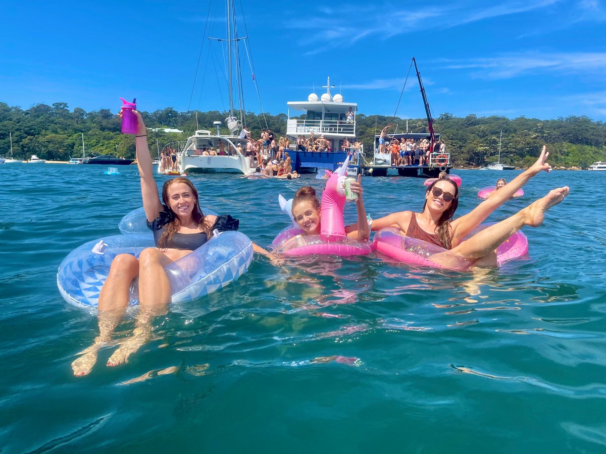 boatingoau's tweet photo. Barefoot Blue a great boat for all occasions and that Sydney Harbour event or party for up to 50 people bring a DJ and party !. https://t.co/VNahTYgzcG https://t.co/xpJE5d9FVD
